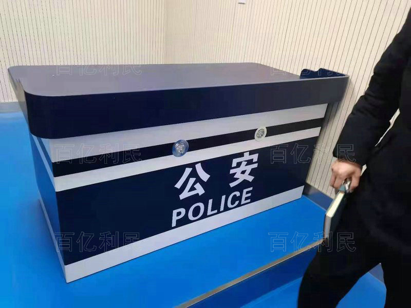 木質(zhì)審訊桌