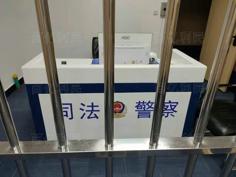 木質(zhì)審訊桌