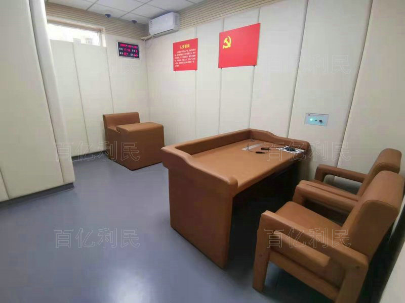 木質(zhì)審訊桌